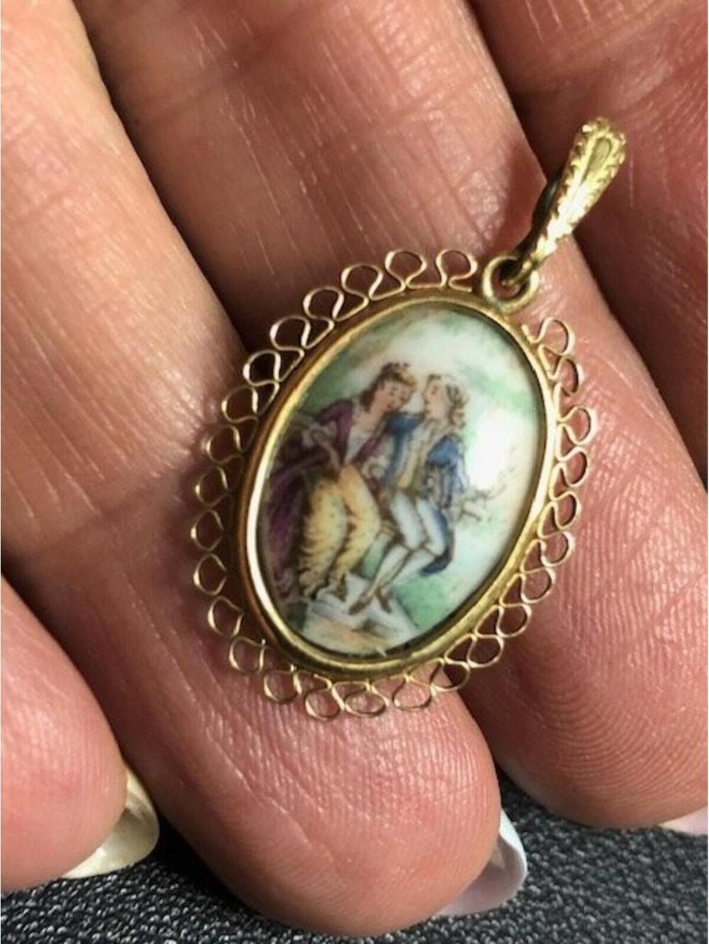 B2545 Limoges Enamel Miniature Pendant Gold Tone Filigree French Romantic Scene